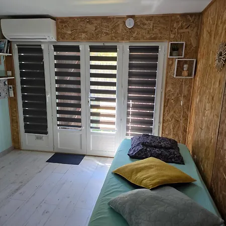 Studette Avec Terrasse Privee Apartamento